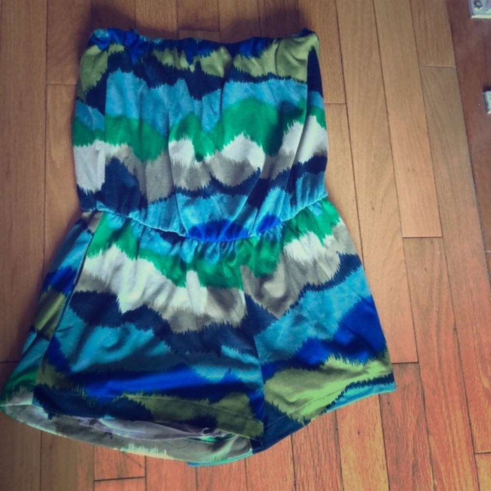 Printed strapless shorts romper